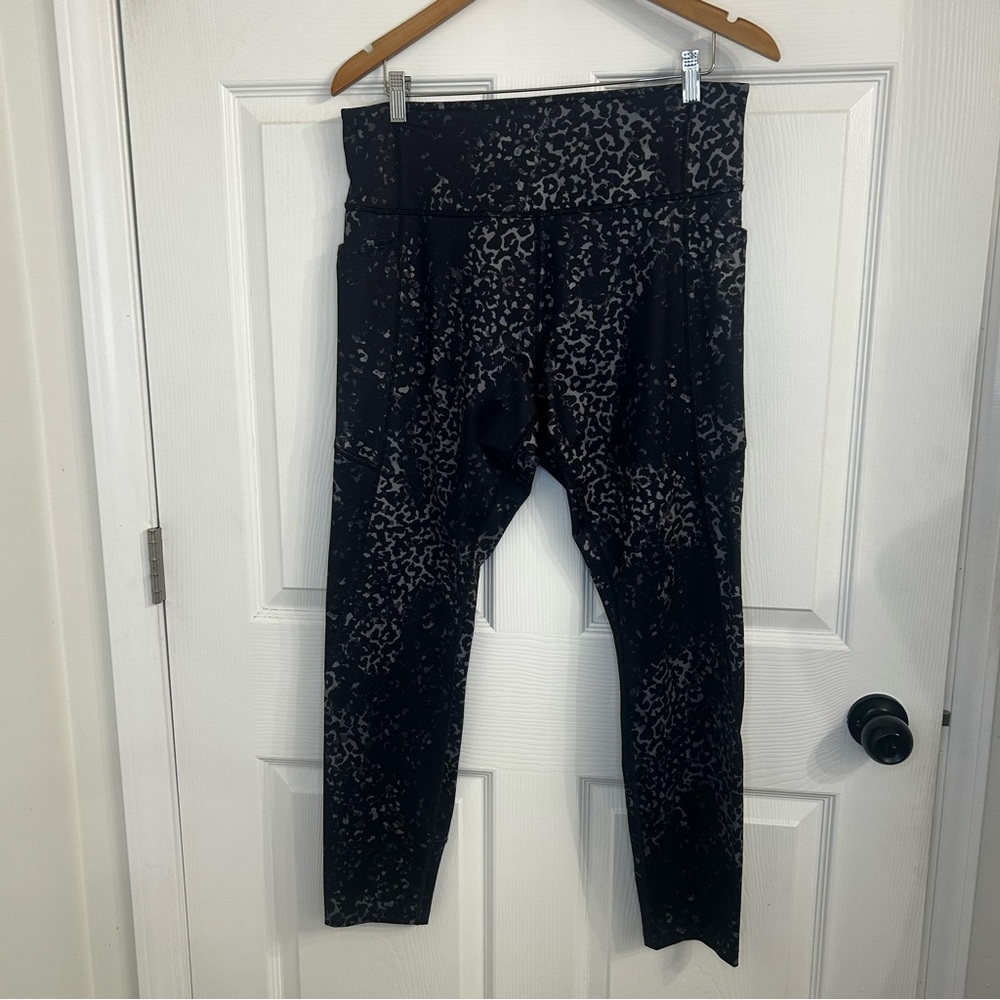 Tek Gear Black and Gray Animal Print Leggings